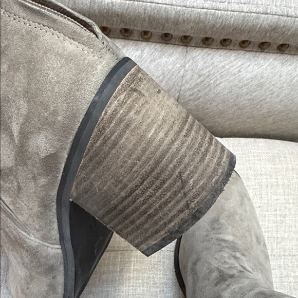 Kenneth Cole grey suede - Picture 10 of 15